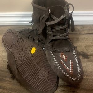 Harvester Manitobah Mukluks Shoes sz 8
